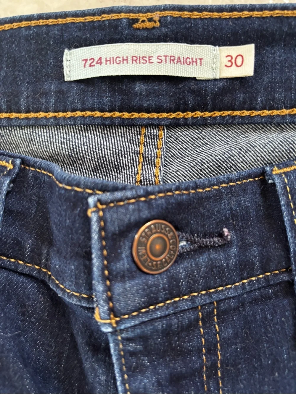 Levis levi 724